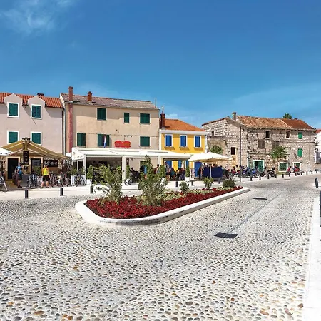 Apartment Stunning In With Wifi Betina (Sibenik-Knin)